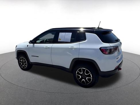 Used 2025 Jeep Compass Trailhawk AWD/4WD image 10