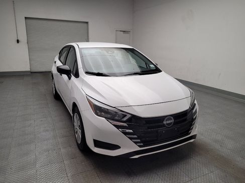 Used 2025 Nissan Versa S w/ Trunk Package FWD image 14