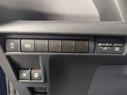 Used 2022 Toyota Sienna XSE AWD/4WD image 11