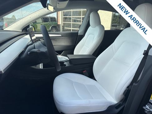 Used 2025 Tesla Model Y Long Range AWD/4WD image 16