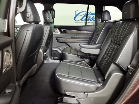 New 2026 Buick Enclave Avenir w/ Super Cruise Package image 8