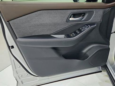 Certified 2023 Nissan Rogue SV image 19