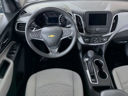 Used 2024 Chevrolet Equinox LS w/ LS Convenience Package FWD image 3