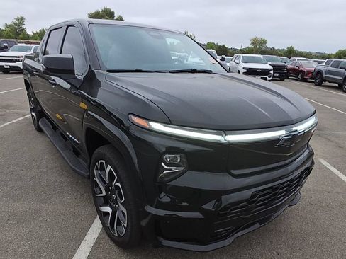 Used 2024 Chevrolet Silverado EV RST AWD/4WD image 2