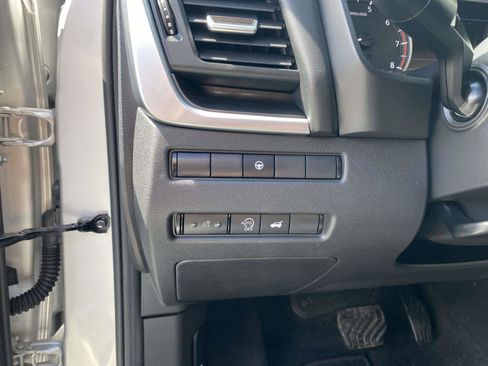 Used 2024 Nissan Rogue SV w/ SV Premium Package AWD/4WD image 15