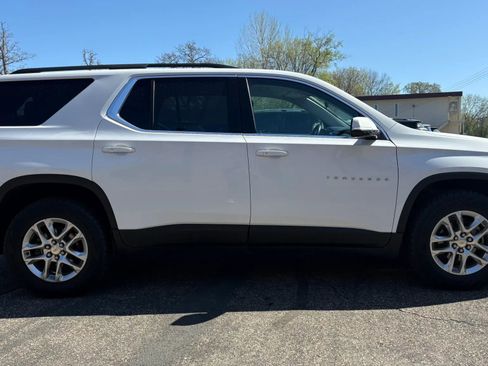 Used 2020 Chevrolet Traverse LT w/ Driver Confidence II Package AWD/4WD image 11