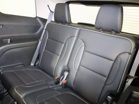 Used 2023 GMC Acadia Denali w/ Denali Technology Package image 12