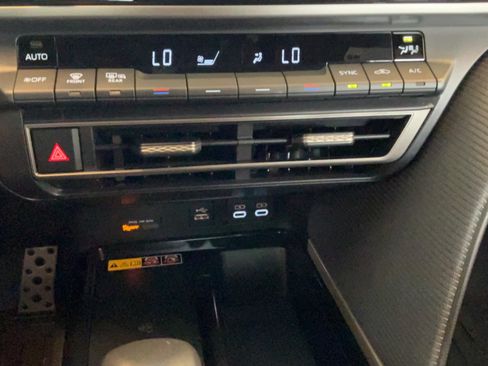 Used 2025 Toyota Camry SE FWD image 14