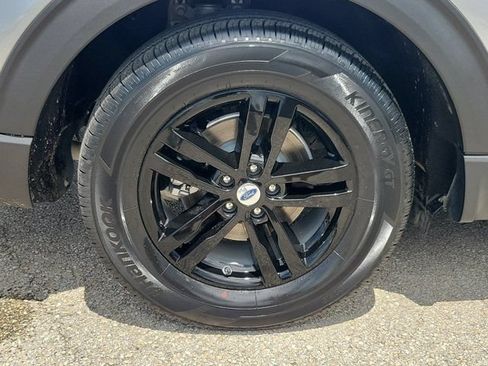 Certified 2023 Ford Explorer XLT w/ Equipment Group 202A RWD image 11