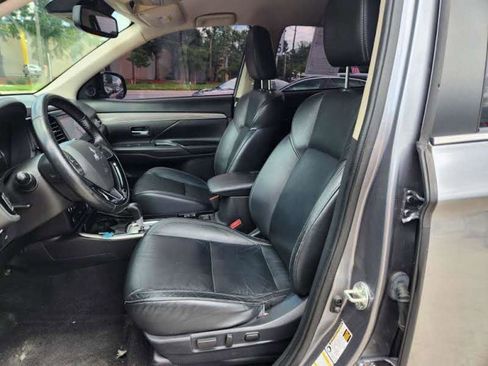 Used 2020 Mitsubishi Outlander SE AWD/4WD image 11