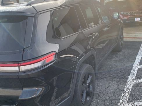 Used 2023 Jeep Grand Cherokee L Laredo image 17