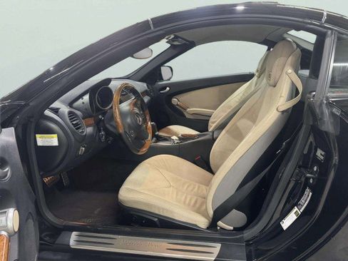 Used 2009 Mercedes-Benz SLK 300 image 18