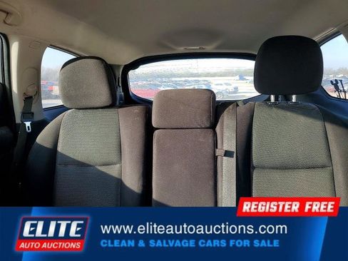 Used 2020 Nissan Pathfinder SV image 19