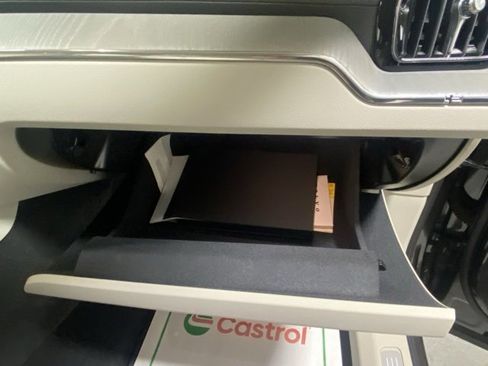 Certified 2025 Volvo XC60 T8 Ultra image 29