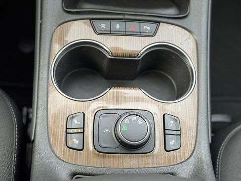 Used 2023 GMC Acadia SLE w/ Driver Convenience Package image 18