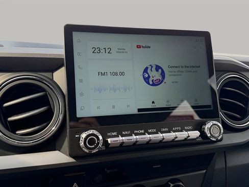 Used 2016 Toyota Tacoma TRD Sport w/ Towing Package image 42