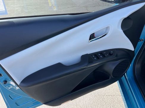 Used 2017 Toyota Prius Prime Plus w/ Carpet Mat Package image 6