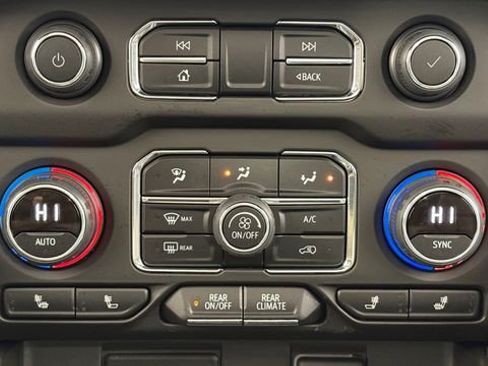 Used 2024 Chevrolet Suburban Z71 w/ Luxury Package image 42