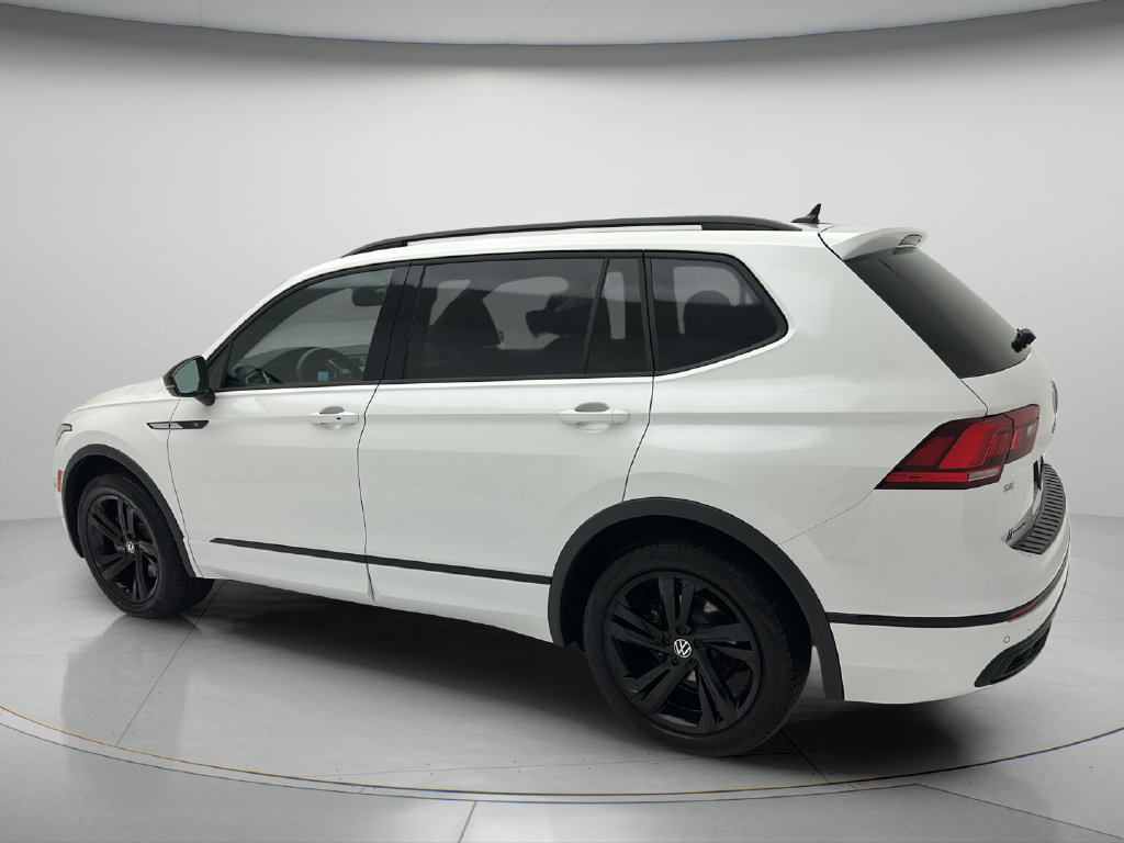 Used 2024 Volkswagen Tiguan SE R-Line AWD/4WD image 4