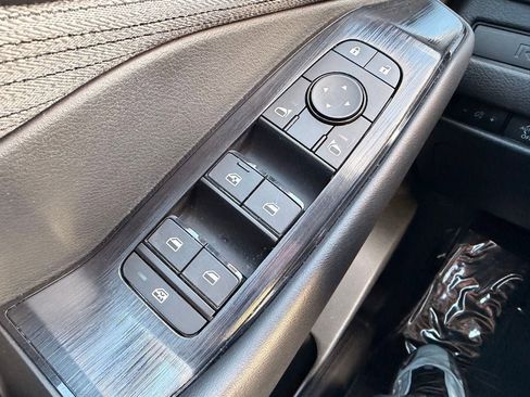 Used 2023 Nissan Rogue S AWD/4WD image 19