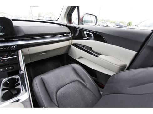 Used 2024 Kia Carnival SX Prestige FWD image 11