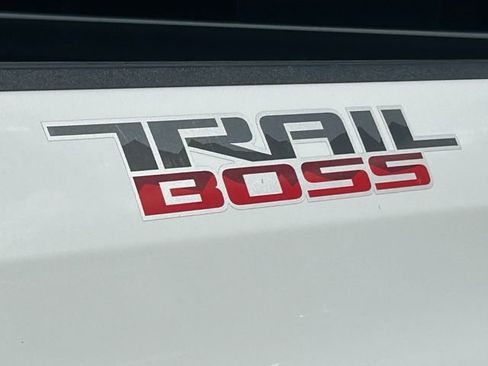 Used 2019 Chevrolet Silverado 1500 LT Trail Boss AWD/4WD image 4