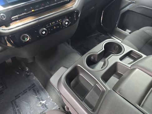 Used 2024 Chevrolet Silverado 1500 LT AWD/4WD image 25