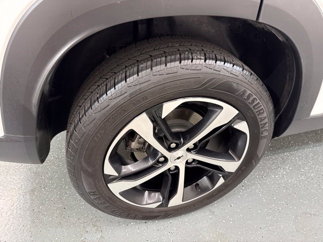Used 2025 Chevrolet Trax RS w/ Sunroof Package FWD image 9