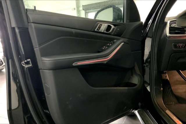 Used 2023 BMW X5 xDrive40i w/ Parking Assistance Package AWD/4WD image 10