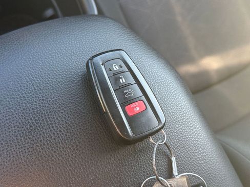 Used 2025 Toyota RAV4 XLE image 22