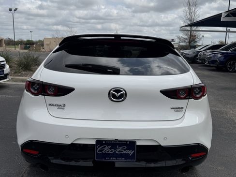 Used 2021 MAZDA MAZDA3 Hatchback w/Premium Plus Pkg image 4