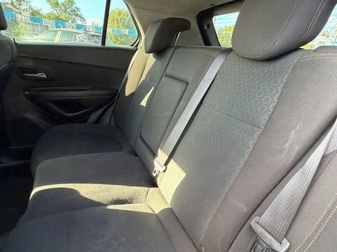 Used 2018 Chevrolet Trax LS image 12