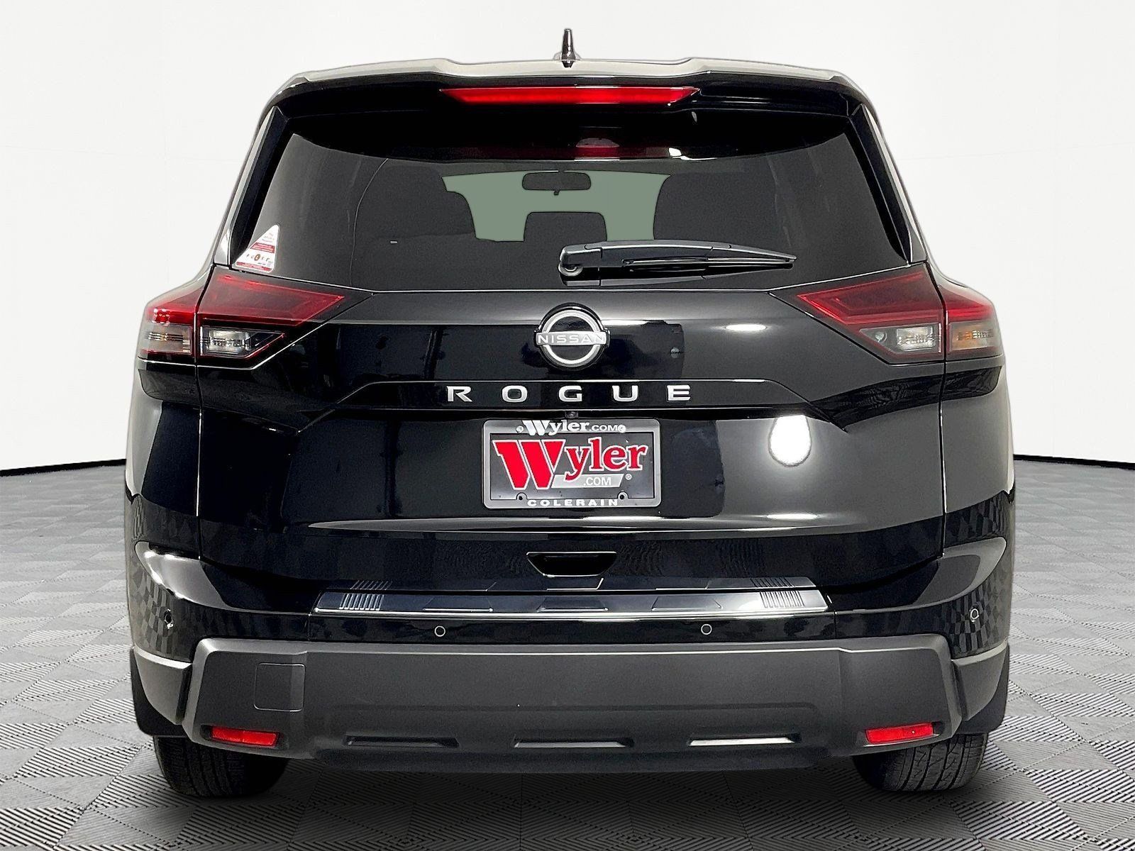 Certified 2026 Nissan Rogue SV FWD image 5