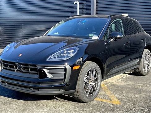 Certified 2026 Porsche Macan AWD/4WD image 1