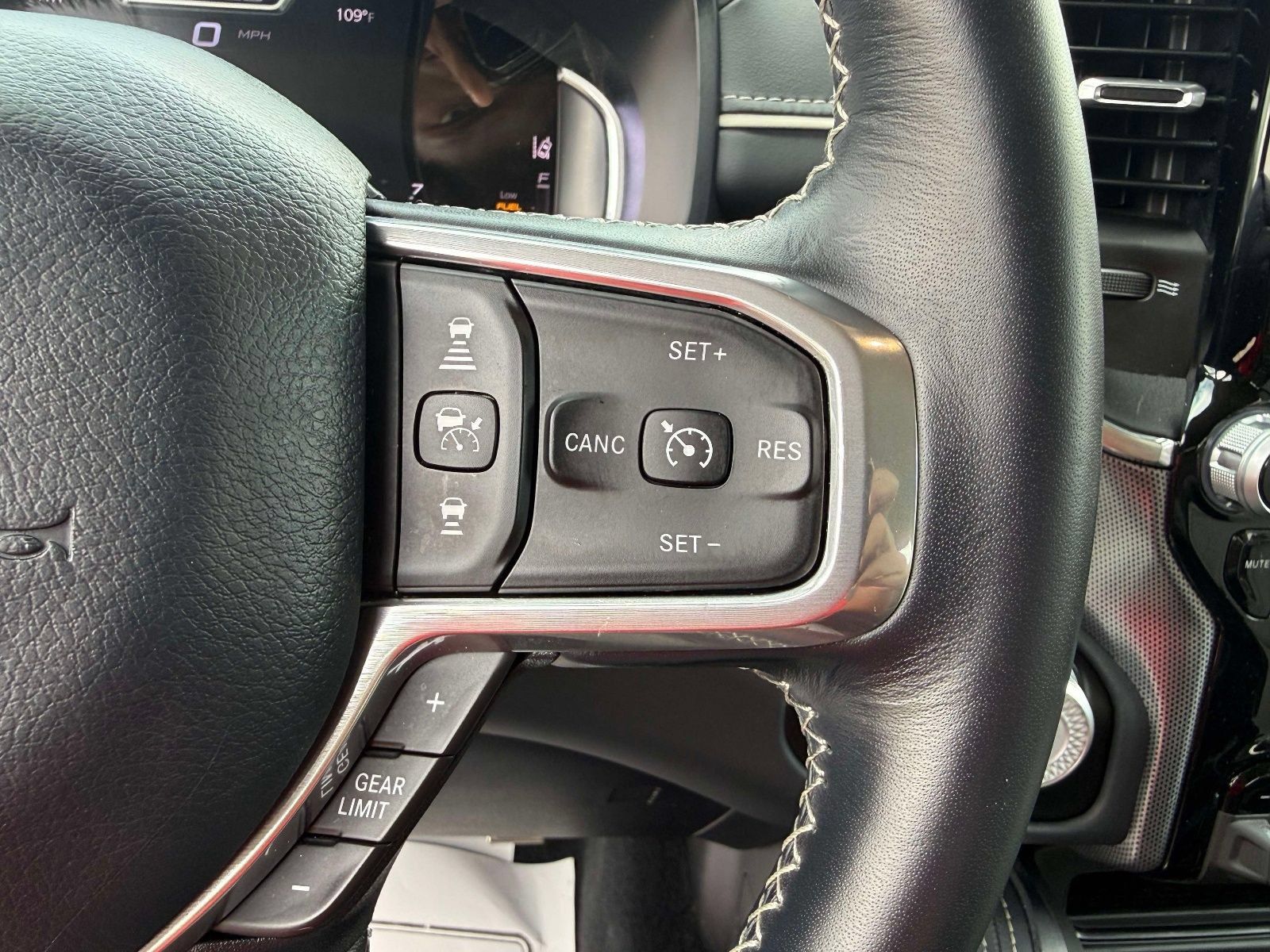 Used 2024 RAM 1500 Limited AWD/4WD image 21