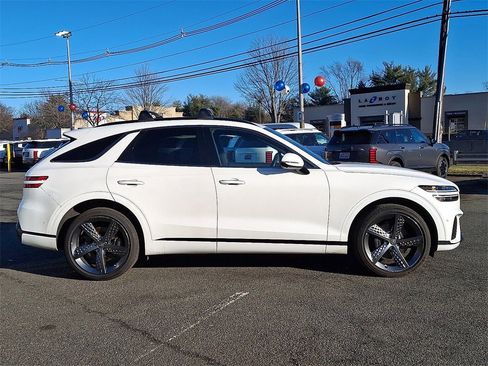 Used 2023 Genesis GV70 2.5T w/ Sport Prestige Package image 8