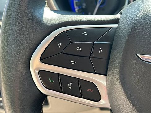 Used 2022 Chrysler Pacifica Touring-L FWD image 27