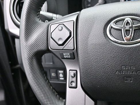 Used 2021 Toyota Tacoma TRD Off-Road image 16