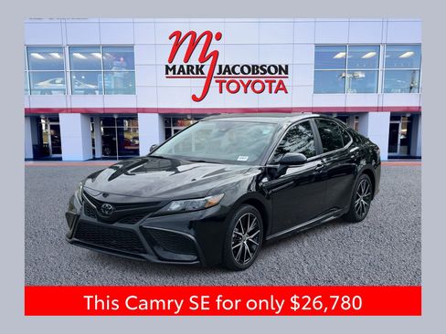 Used 2024 Toyota Camry SE FWD image 1