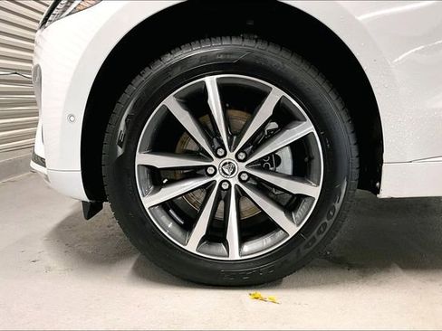 Certified 2025 Jaguar F-PACE R-Dynamic S image 8