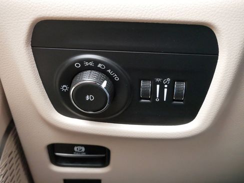 Used 2022 Jeep Grand Cherokee L Limited image 27