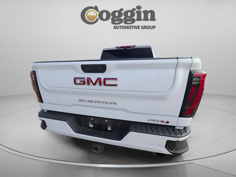 Used 2024 GMC Sierra 2500 AT4 w/ AT4 Premium Plus Package image 9