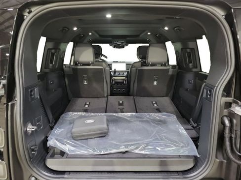 New 2026 Land Rover Defender 130 X-Dynamic SE AWD/4WD image 29