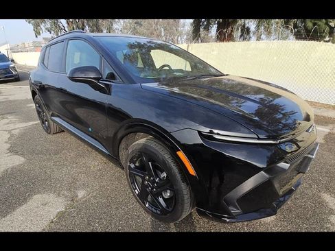 Used 2025 Chevrolet Equinox EV RS image 2