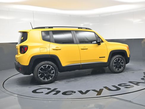 Used 2023 Jeep Renegade Latitude image 32