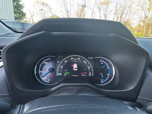 Used 2023 Toyota RAV4 XLE Premium image 17