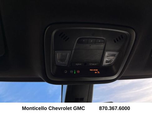 Used 2022 Chevrolet Traverse RS w/ LPO, Floor Liner Package image 25