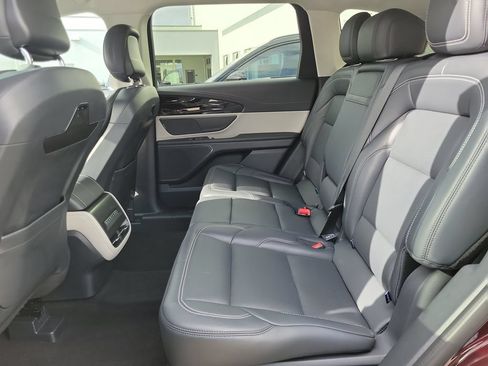 Certified 2024 Lincoln Nautilus Premier AWD/4WD image 8