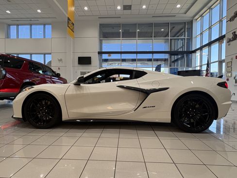 Used 2026 Chevrolet Corvette Z06 RWD image 2