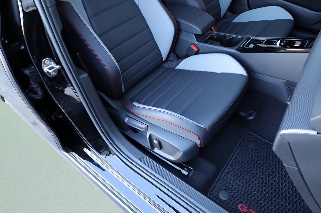 Used 2026 Volkswagen GTI Autobahn FWD image 24
